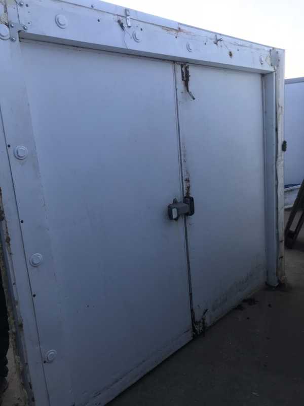 Купить Дверь холодильная распашная