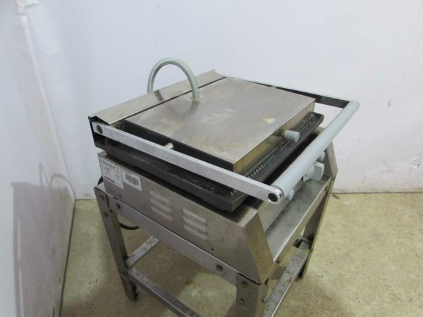 Купить Контактный гриль Electrolux PGRR2