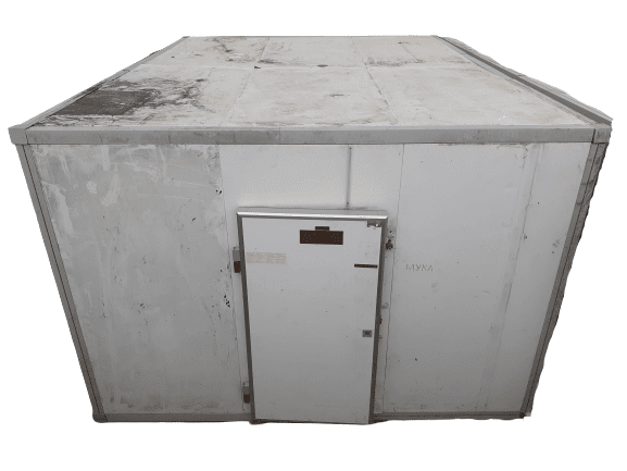 Ещё одна холодильная камера, побольше.