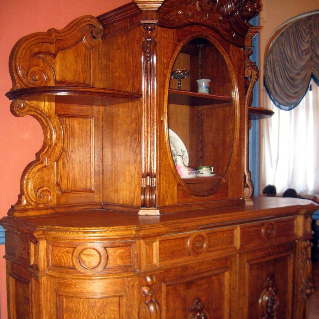 Настоящая антикварная мебель.