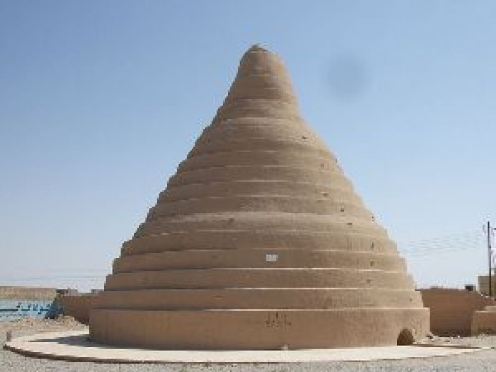 Внешний вид и интерьер (купол) Яхчала в Мейбоде, Иран