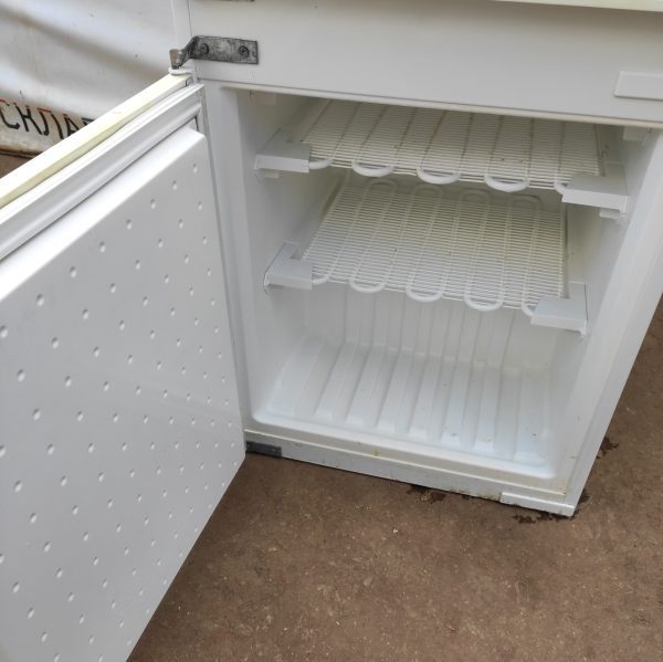 Купить Встраиваемый холодильник Bosch KIV38V00