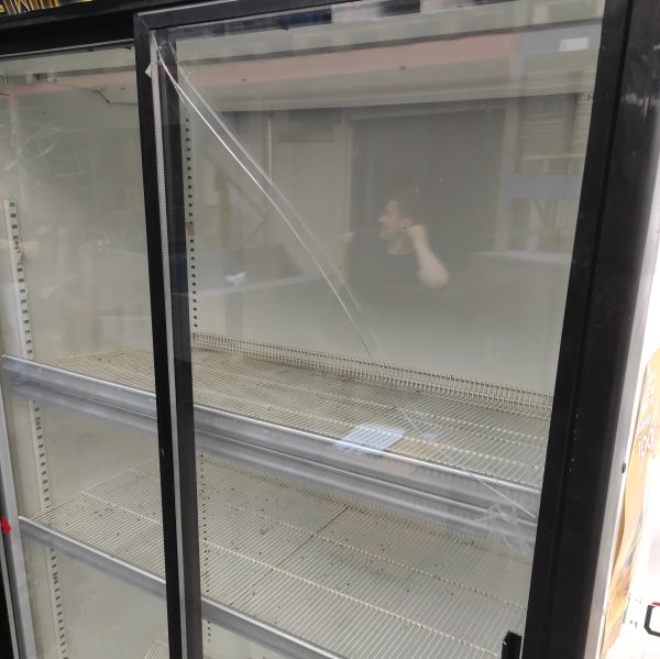 Купить Шкаф холодильный Helkama C10M трещина стеклопакет