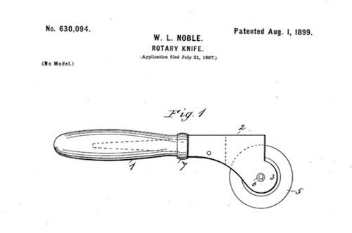 Явный предок современного ножа для пиццы, патент на его использование для обрезки оберток от сигар был подан в 1897 году.