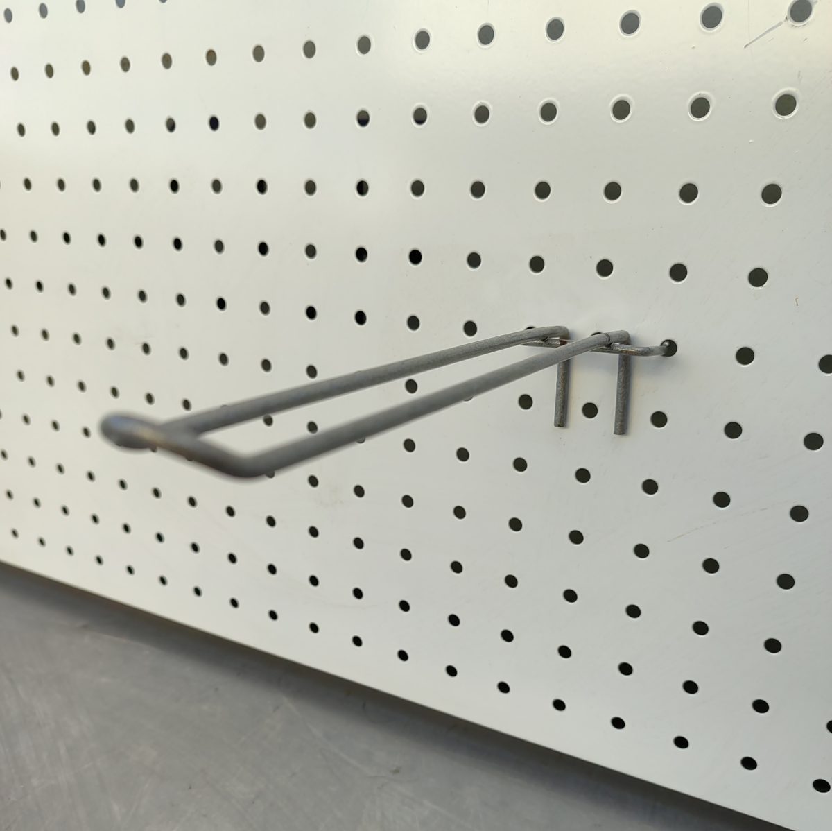 Купить Крючок 22/5/5 серый