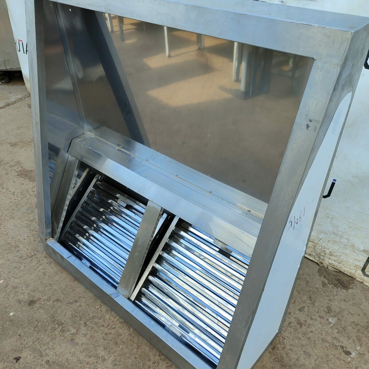 Купить Зонт вытяжной пристенный 100/100 высота 35/10 без выхода нерж