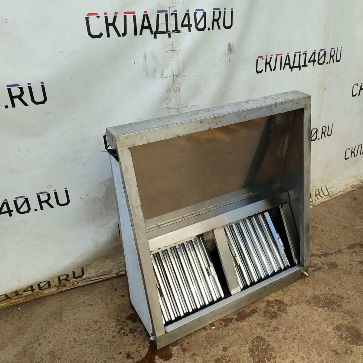 Купить Зонт вытяжной пристенный 100/100 высота 35/10 выход 20 нерж