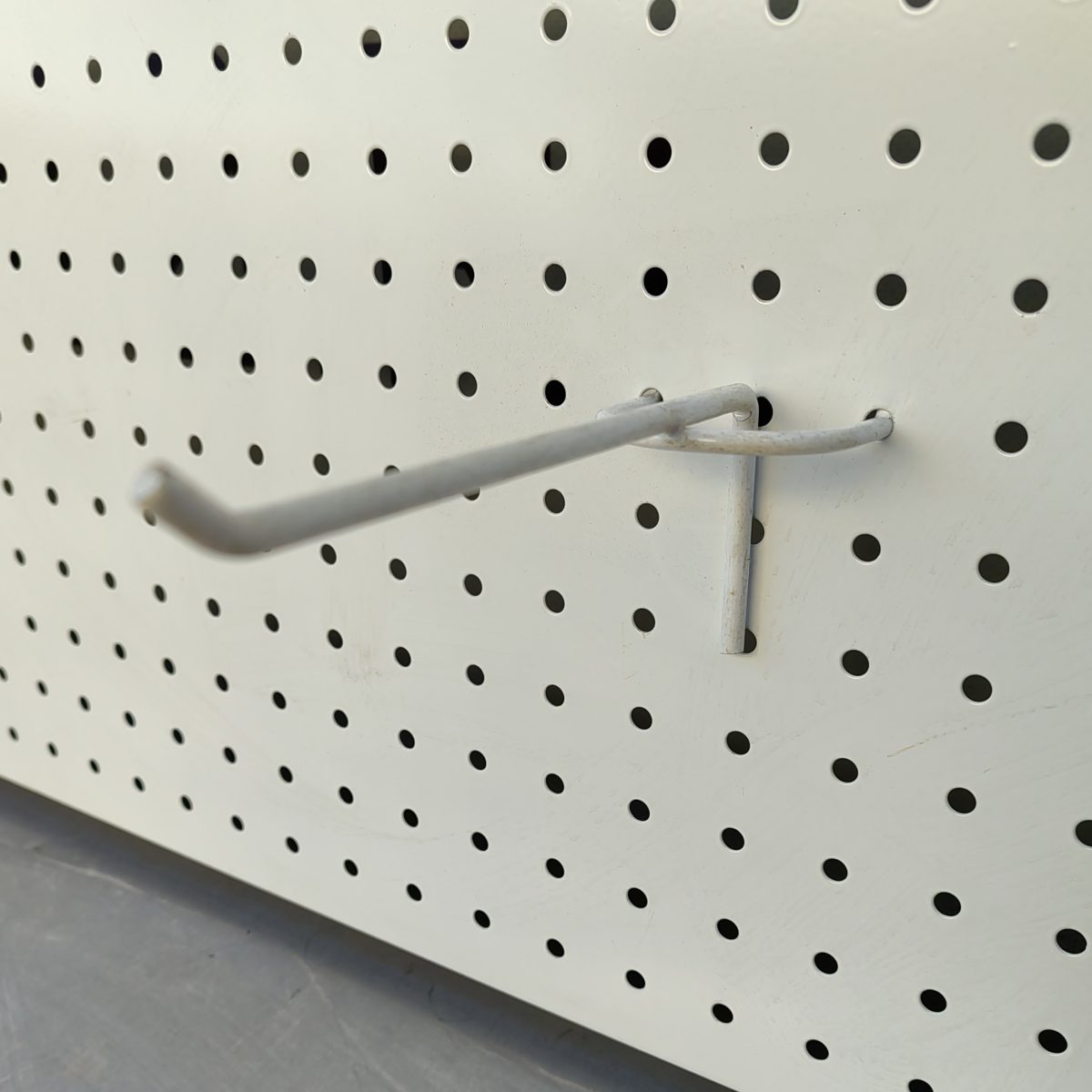 Купить Крючок 16/5/6.5 белый