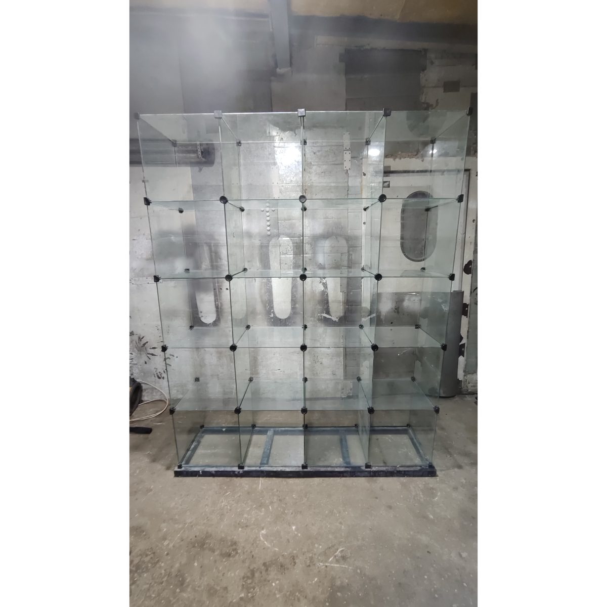 Купить Витрина стеклянные кубы 169/46/211 20 ячеек 40/40/40