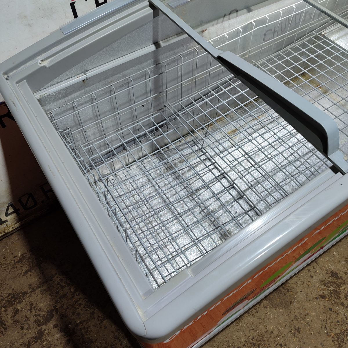 Купить Ларь бонета холодильная Arneg.hol.vitr.urano tsc gluh/bt/tn r4 -3 +7