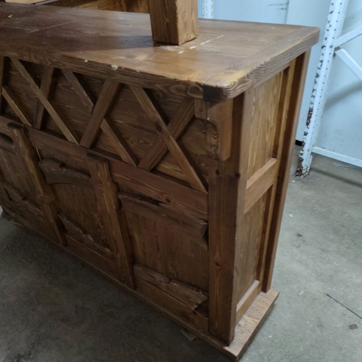 Купить Барная стойка 205/169/214 дерево массив с крышей