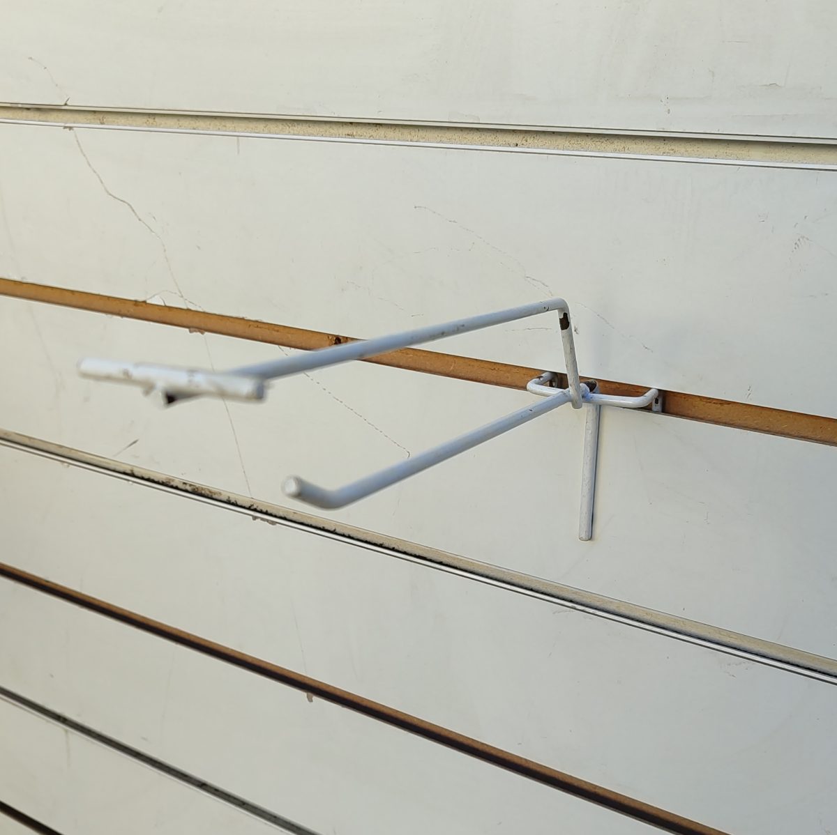 Купить Крючок 27/5,5/12,5 белый