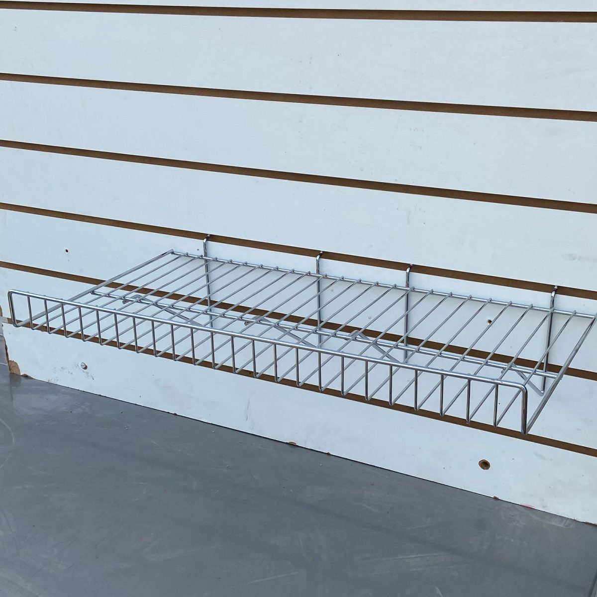 Купить Полка наклонная для экономпанели 60/33/15 хромированная