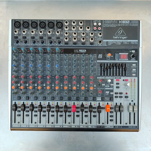 Купить Аналоговый микшер Behringer XENYX X1832USB