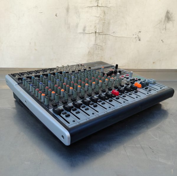 Купить Аналоговый микшер Behringer XENYX X1832USB