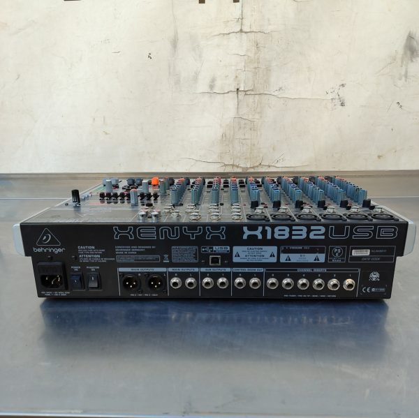 Купить Аналоговый микшер Behringer XENYX X1832USB
