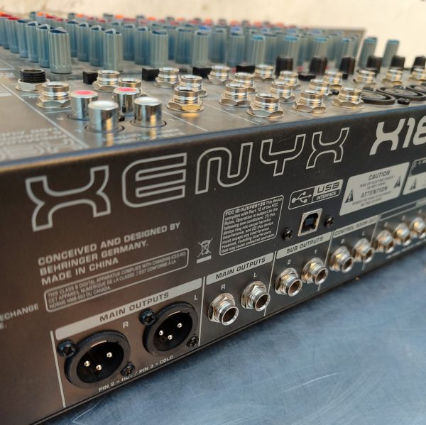 Купить Аналоговый микшер Behringer XENYX X1832USB