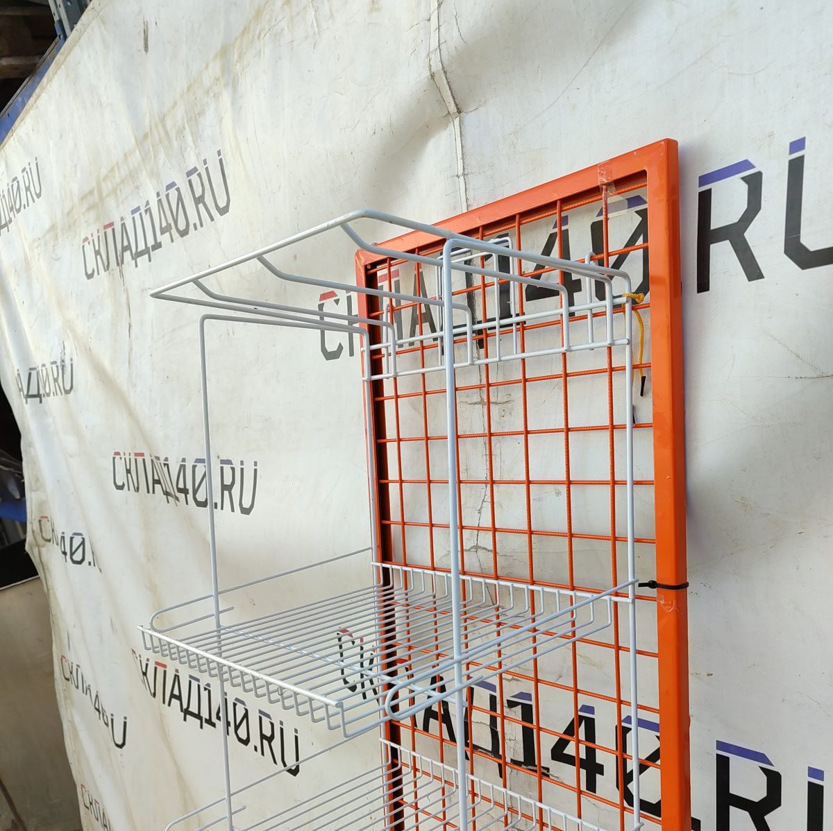 Купить Стойка прикассовая 42/32/190 бело-оранжевая 6 крючков 6 полок