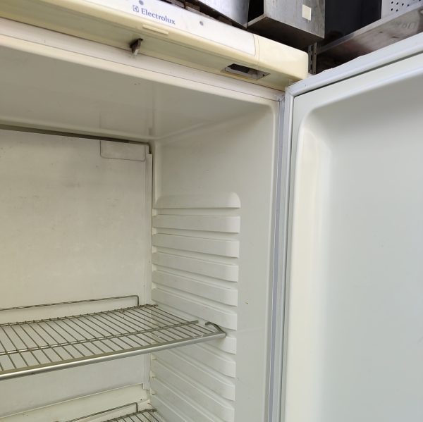 Купить Холодильник бытовой Electrolux ER 9002 B