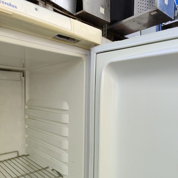 Купить Холодильник бытовой Electrolux ER 9002 B
