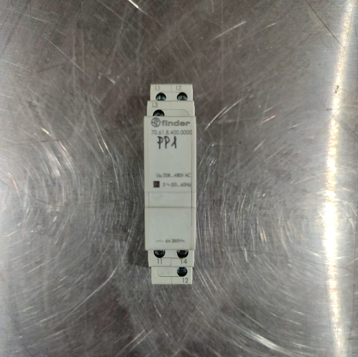 Купить Реле контроля напряжения Finder 70.61.8.400.000