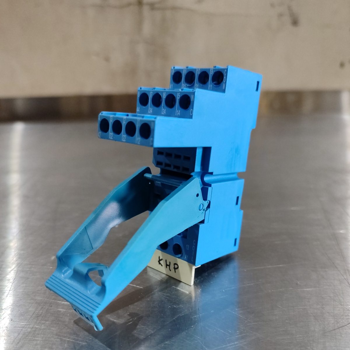 Купить Розетка Finder 94.04 с винтовыми клеммами