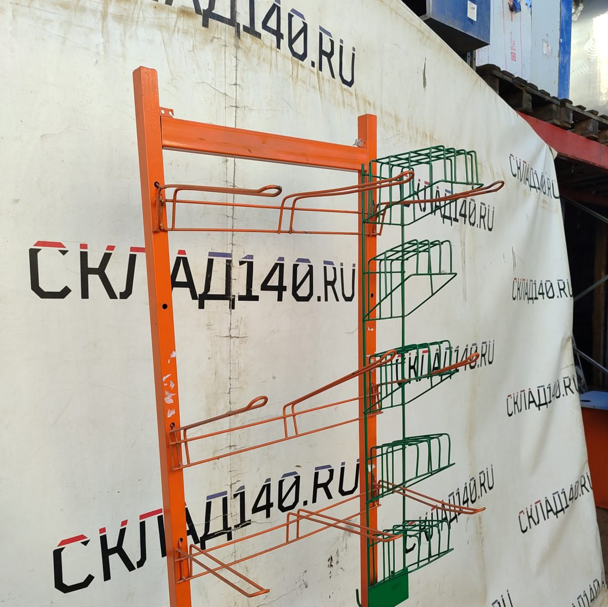 Купить Стойка прикассовая 45/45/200 оранжевая 21 крючок