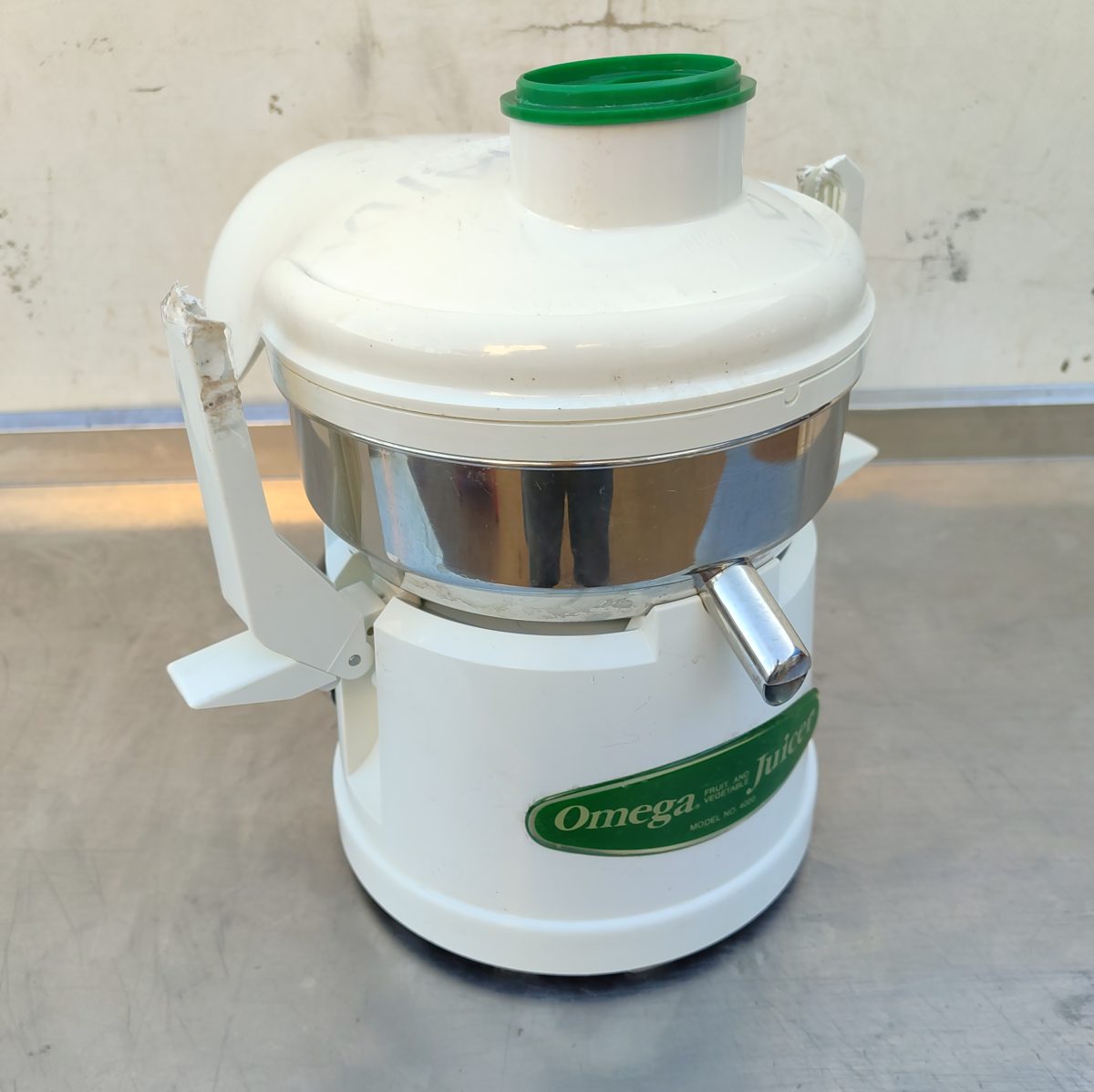 Купить Соковыжималка Omega Juicer 4000 (без контейнера для жмыха,сломан крепеж)