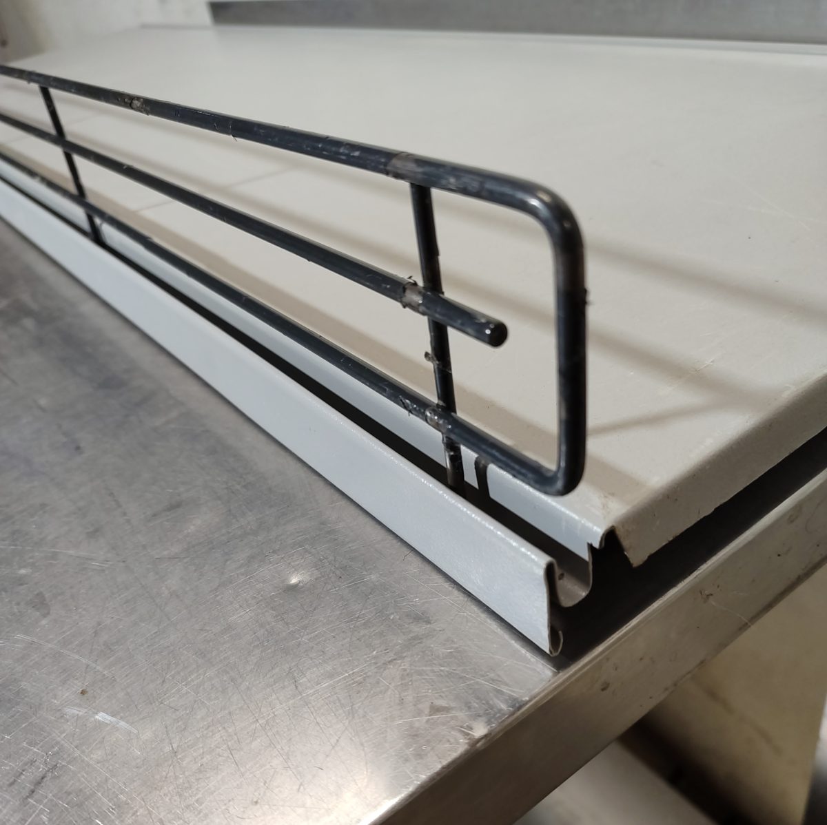 Купить Ограничитель полки Вега 995/в90/60