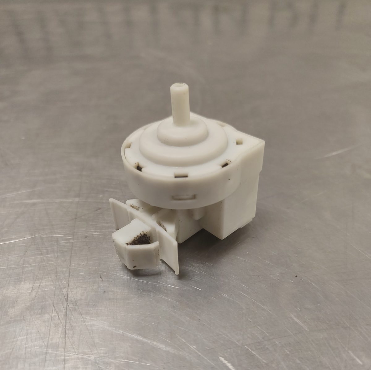 Купить W11025732 датчик уровня воды (прессостат) стиральной машины Indesit