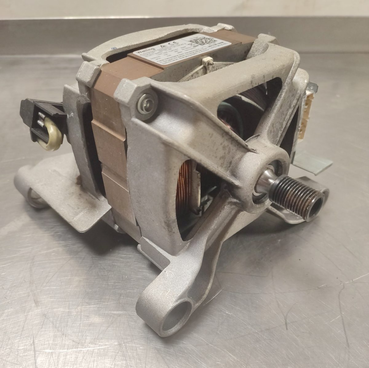 Купить Мотор HXGP2L 62 для стиральной машины Indesit EWSD 61031