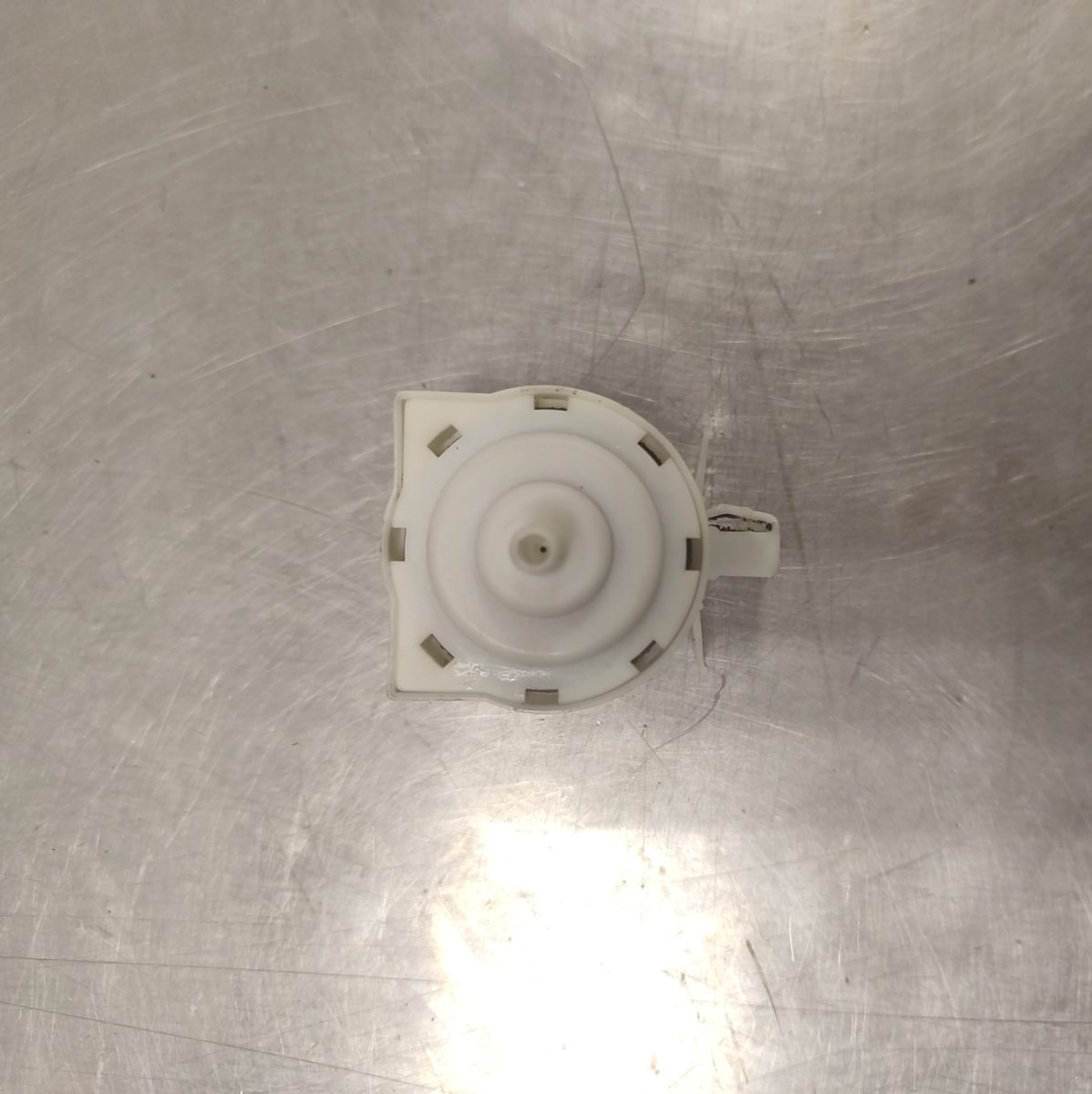 Купить W11025732 датчик уровня воды (прессостат) стиральной машины Indesit