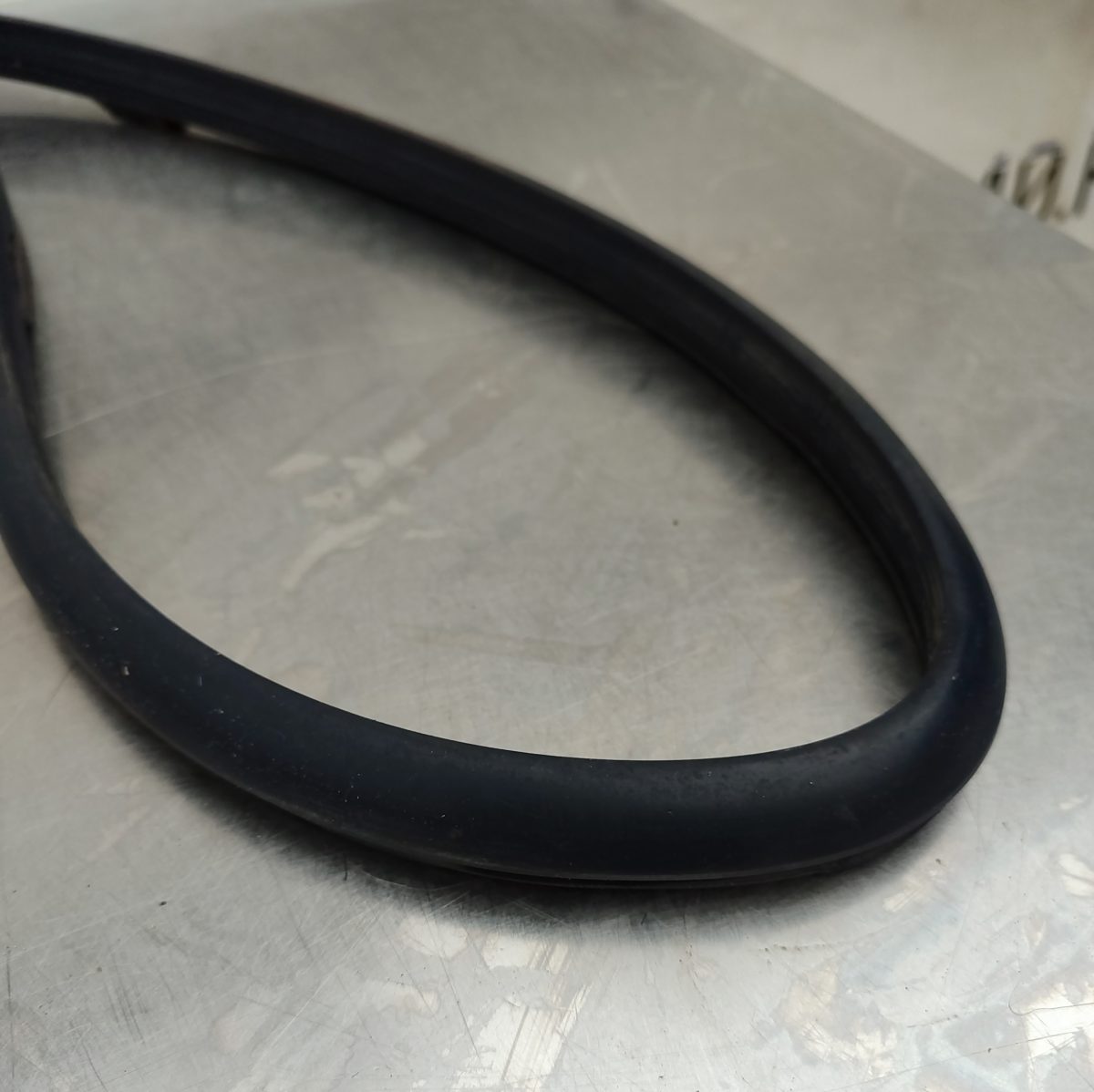 Купить Уплотнитель дверной APACH 3530030 для A1-10HD, A1-10LD (2680 мм)