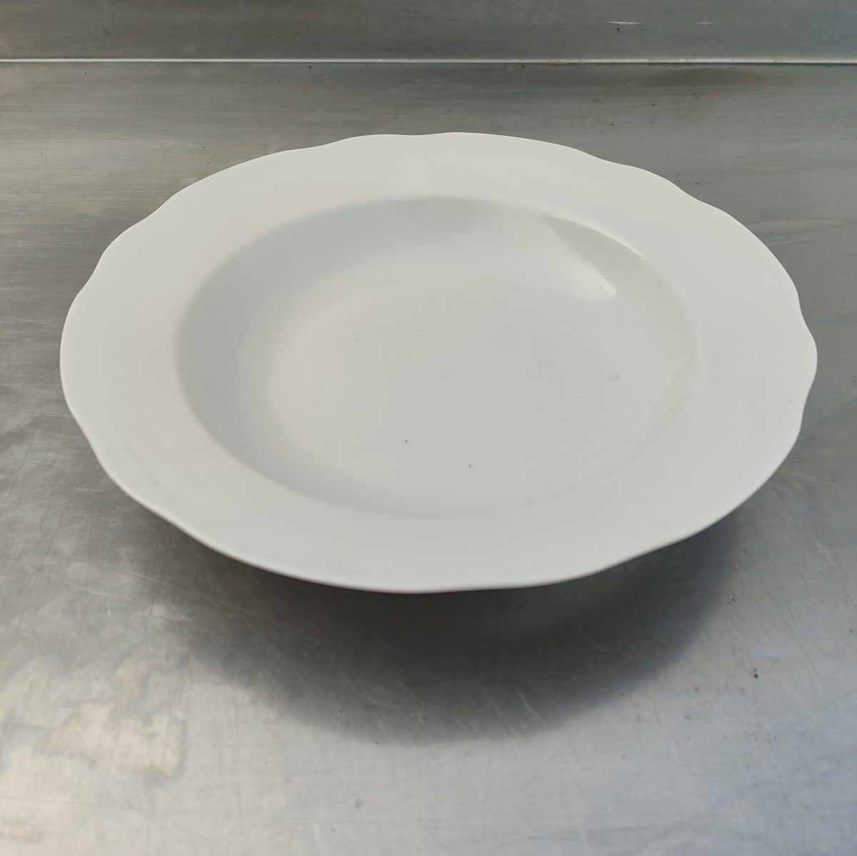 Купить Тарелка столовая Дулево Вырезной край 24/4 белая