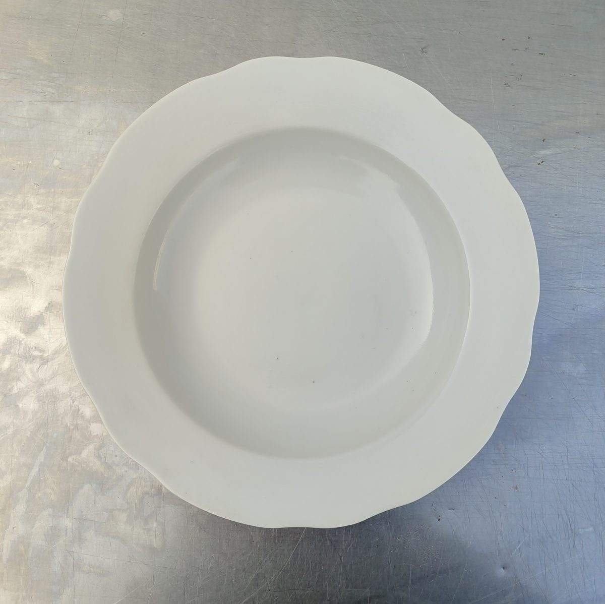 Купить Тарелка столовая Дулево Вырезной край 24/4 белая