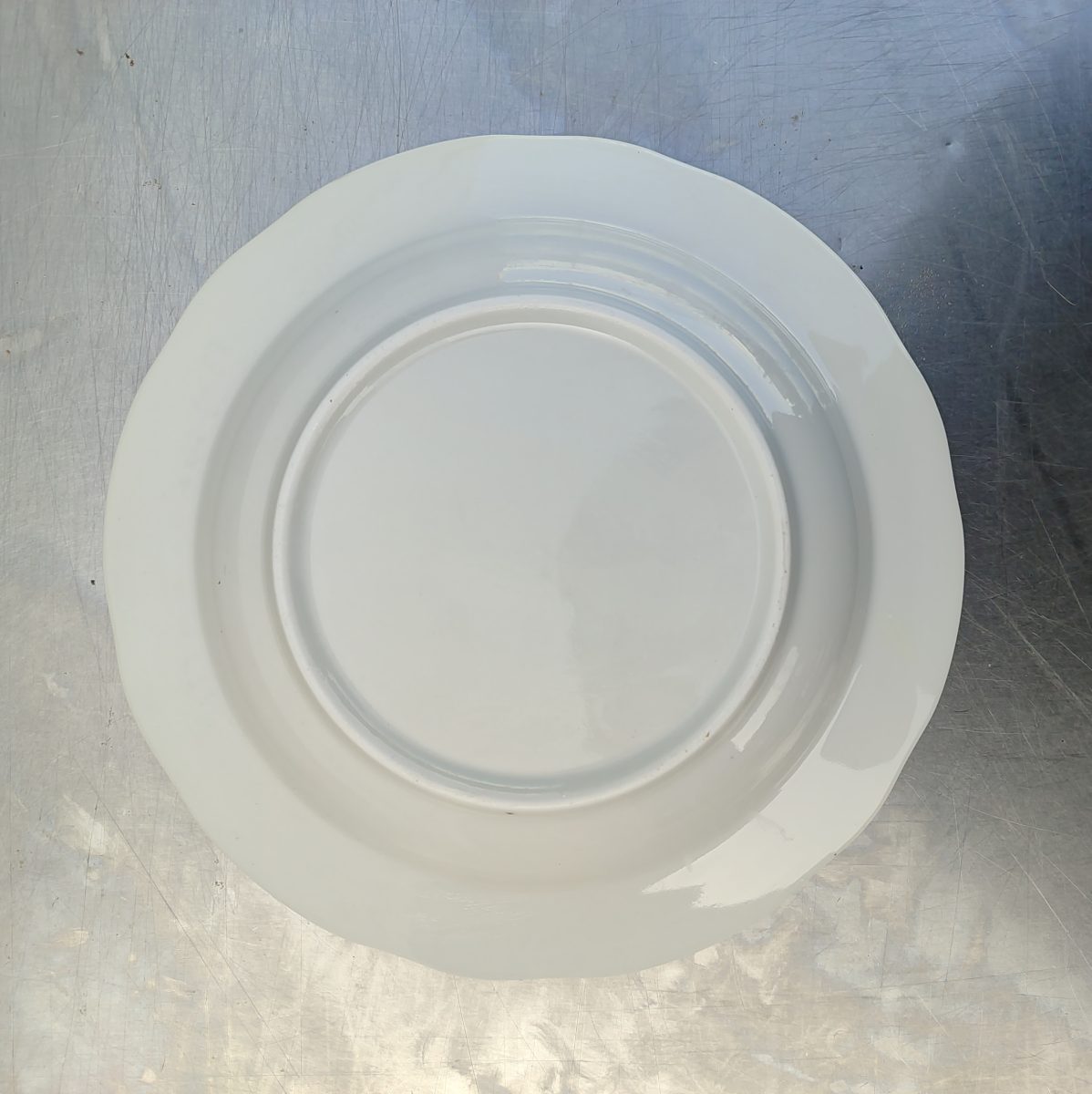 Купить Тарелка столовая Дулево Вырезной край 24/4 белая